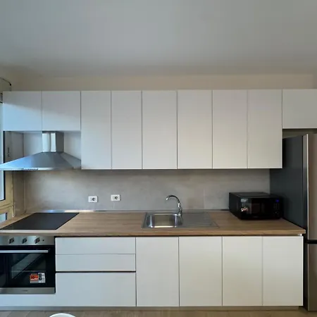 Apartment House Center *